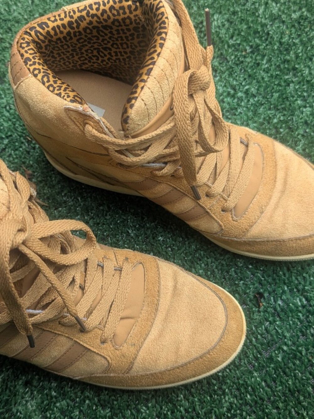 Sneakers